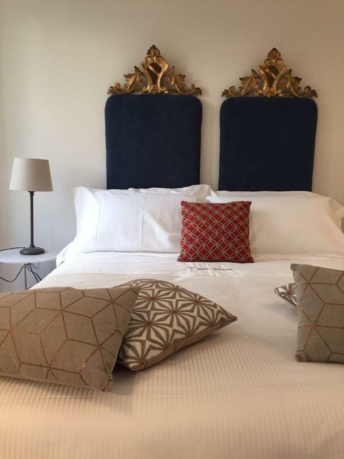Palazzo Taranto Luxury Rooms Caltagirone Exteriör bild