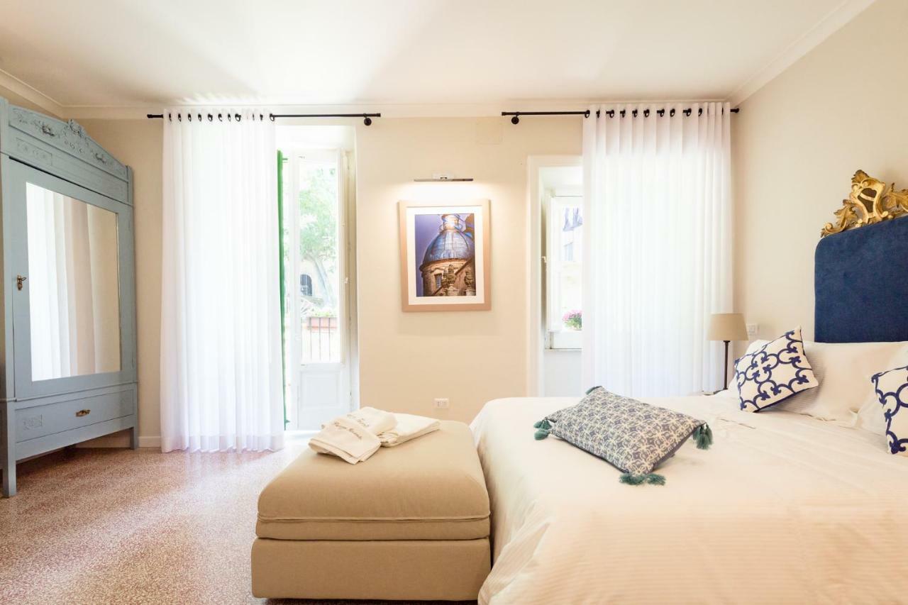 Palazzo Taranto Luxury Rooms Caltagirone Exteriör bild